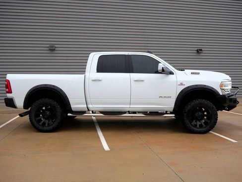 Used 2022 RAM 2500 Laramie AWD/4WD image 2