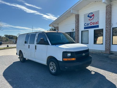 Used 2005 Chevrolet Express 1500 image 1