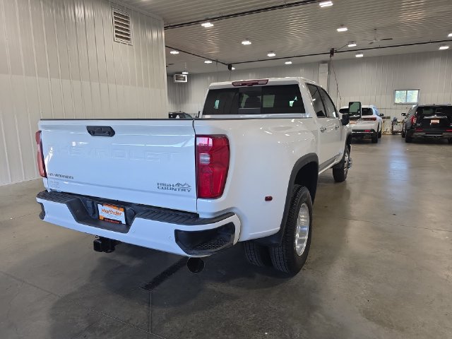 Used 2024 Chevrolet Silverado 3500 High Country w/ Technology Package AWD/4WD image 8
