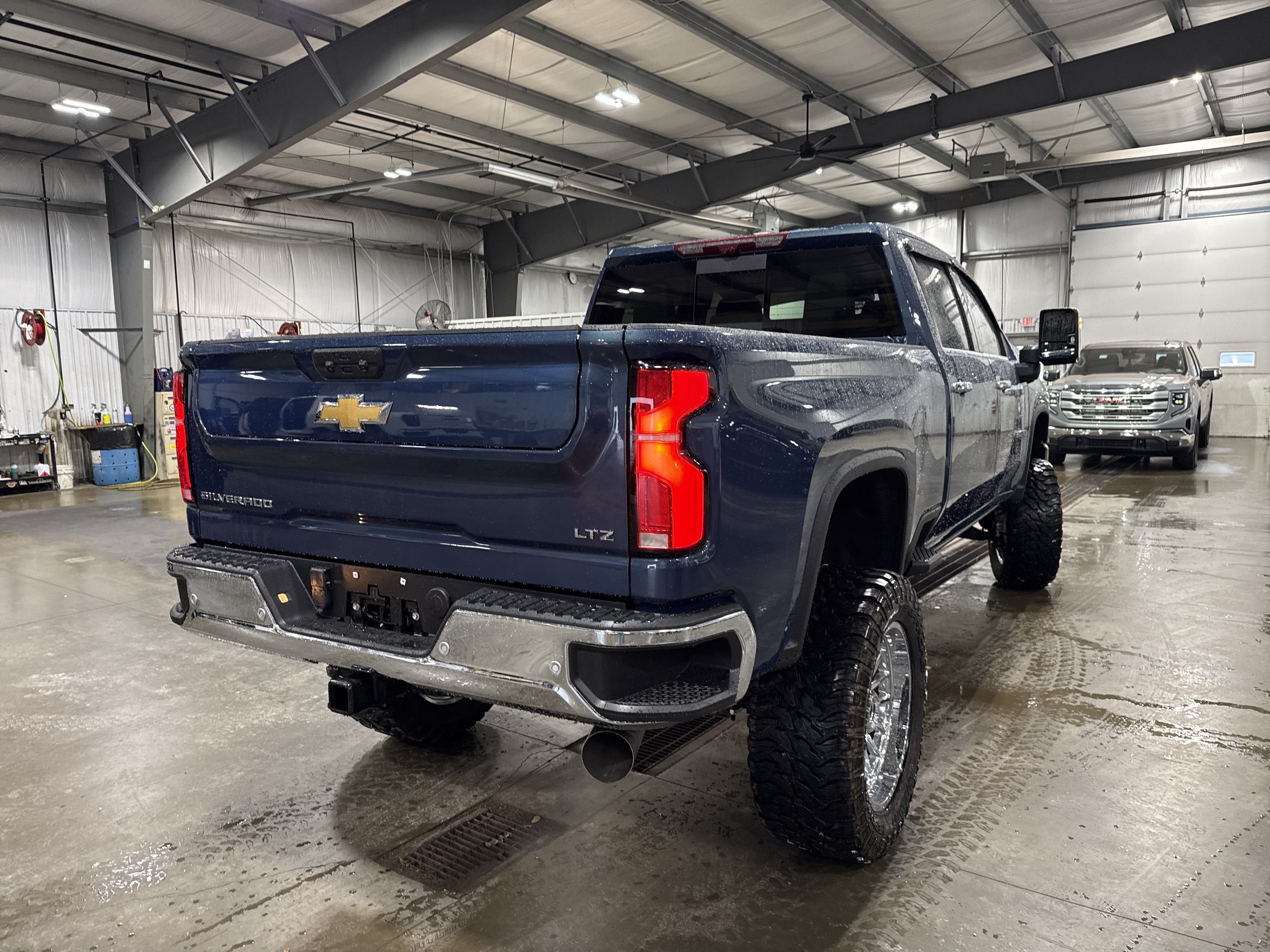 Used 2024 Chevrolet Silverado 2500 LTZ w/ LTZ Premium Package AWD/4WD image 4