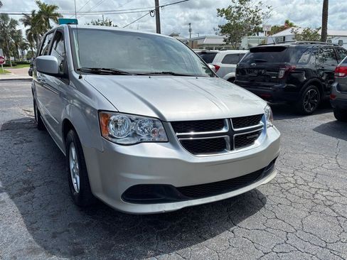 Used 2012 Dodge Grand Caravan SXT w/ UConnect Hands-Free Group FWD image 7
