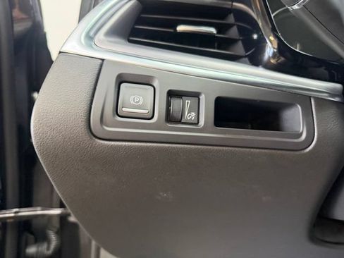 Used 2025 Cadillac XT5 Luxury w/ LPO, Floor Liner Package FWD image 21