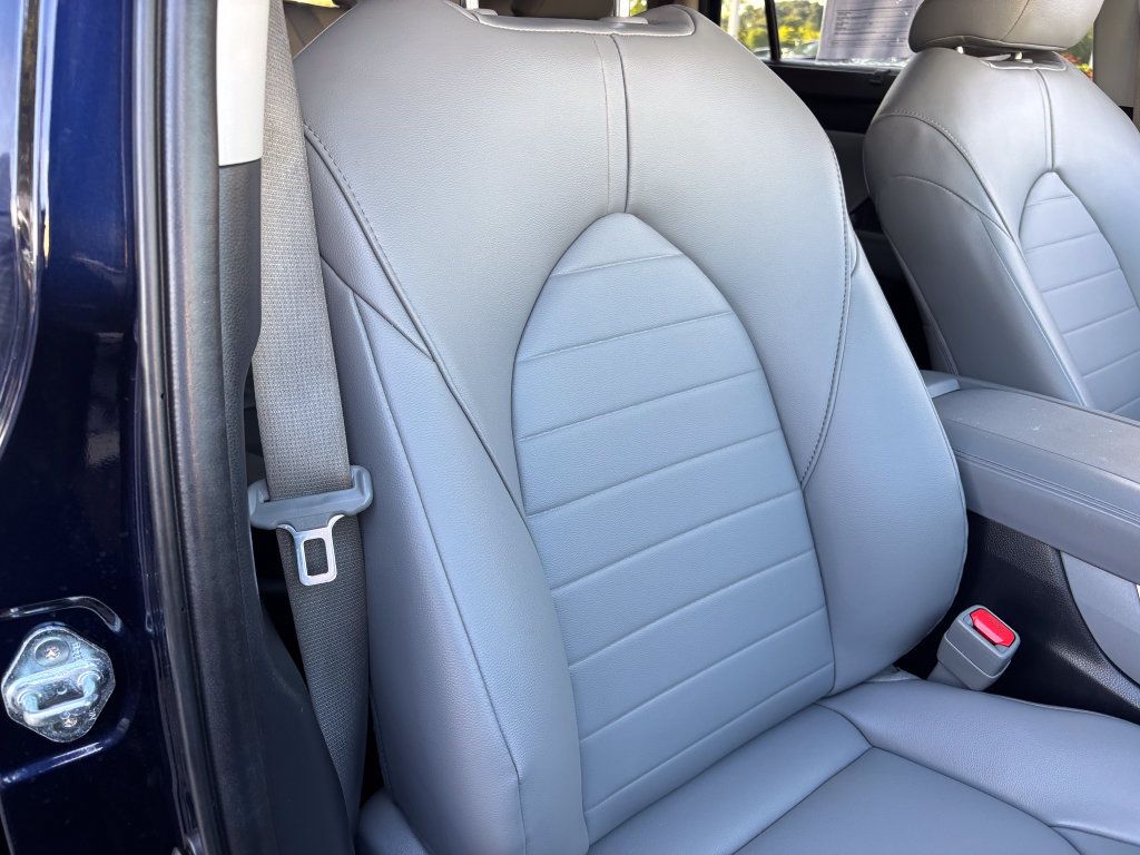 Used 2023 Toyota Highlander XLE AWD/4WD image 37