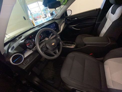 Used 2024 Chevrolet Trax LS w/ LS Convenience Package FWD image 27