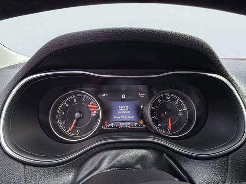 Used 2019 Jeep Cherokee Trailhawk image 11