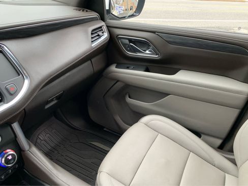 Used 2023 GMC Yukon SLT w/ SLT Luxury Package image 22