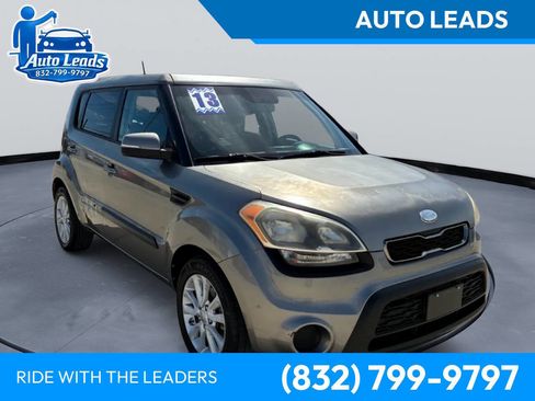 Used 2013 Kia Soul + image 1