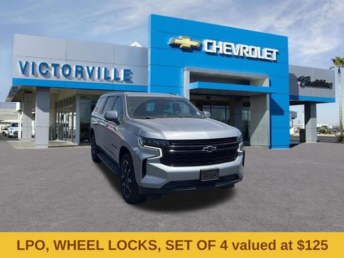 Used 2024 Chevrolet Suburban RST RWD image 3