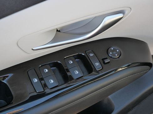 Certified 2023 Hyundai Tucson Limited w/ Cargo Package image 19