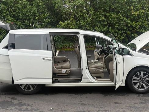Used 2014 Honda Odyssey Touring Elite image 5