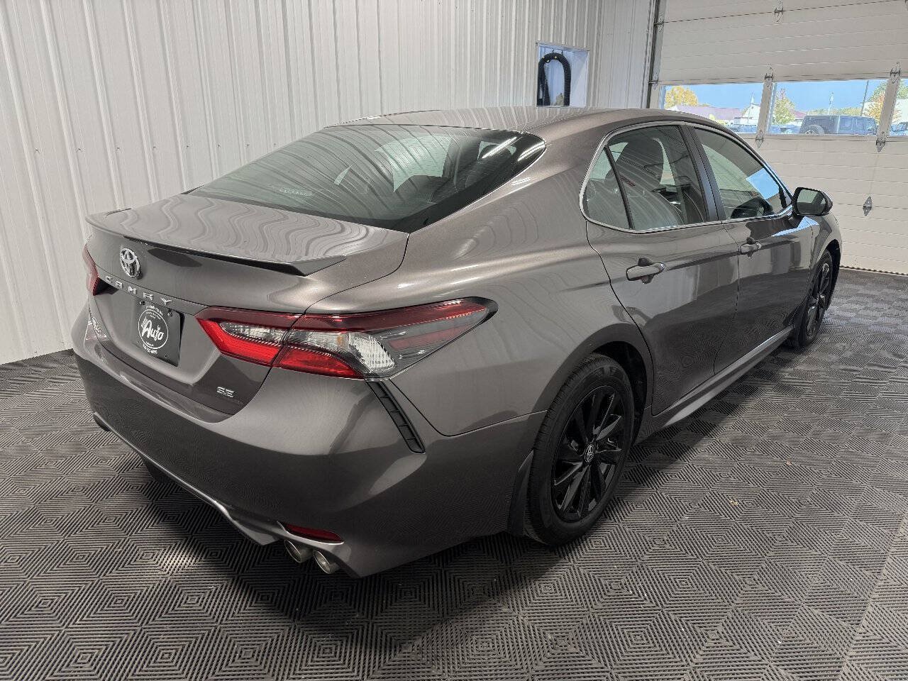Used 2024 Toyota Camry SE FWD image 3