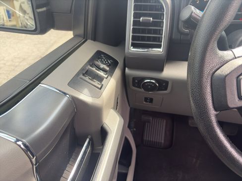 Used 2016 Ford F150 XLT w/ Equipment Group 302A Luxury AWD/4WD image 21