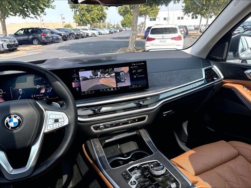 Used 2025 BMW X7 xDrive40i w/ Premium Package AWD/4WD image 12