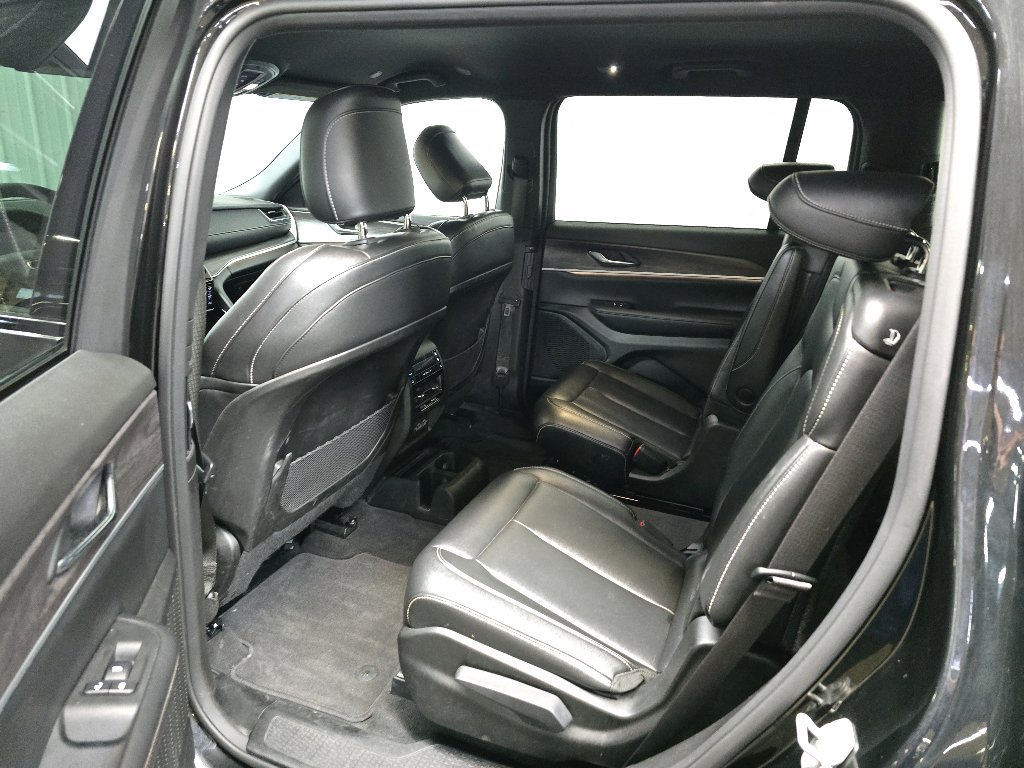 Used 2024 Jeep Grand Cherokee L Limited w/ Black Appearance Package AWD/4WD image 30