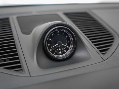 Used 2025 Porsche Macan image 25