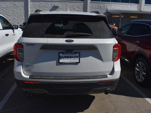Used 2024 Ford Explorer XLT w/ Equipment Group 202A image 5