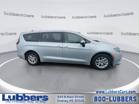 Used 2023 Chrysler Voyager LX FWD image 9