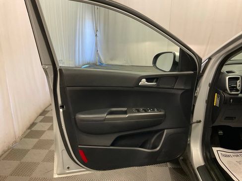 Used 2017 Kia Sportage LX AWD/4WD image 18