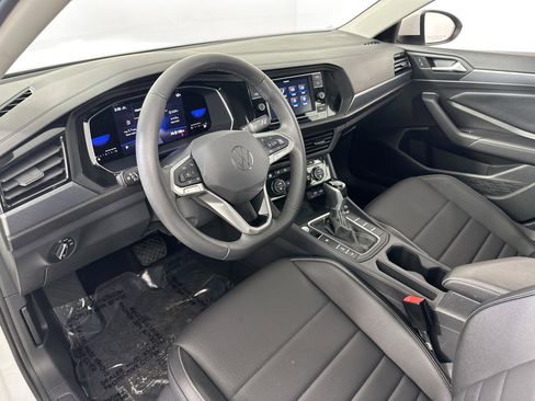 Used 2022 Volkswagen Jetta SE image 9