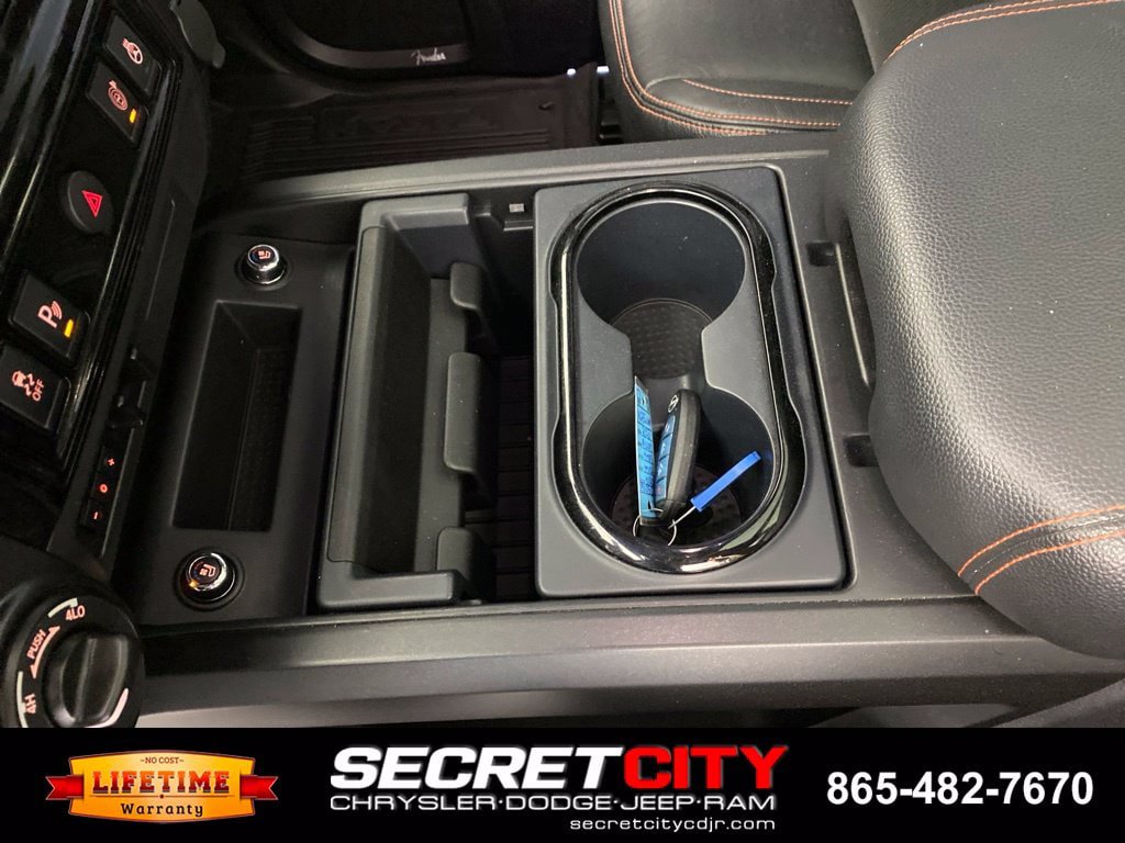 Used 2023 Nissan Titan PRO-4X w/ Pro-4x Convenience Package AWD/4WD image 23