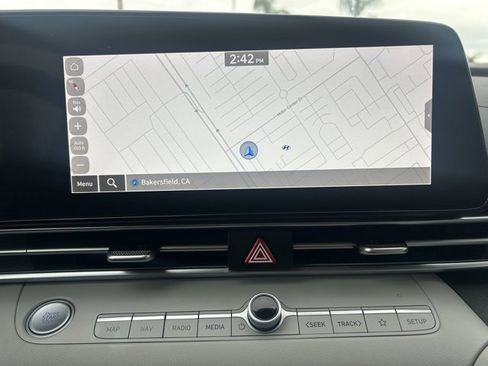 Used 2023 Hyundai Elantra Limited image 8