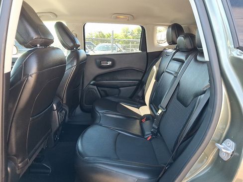 Used 2019 Jeep Compass Latitude w/ Popular Equipment Group AWD/4WD image 11