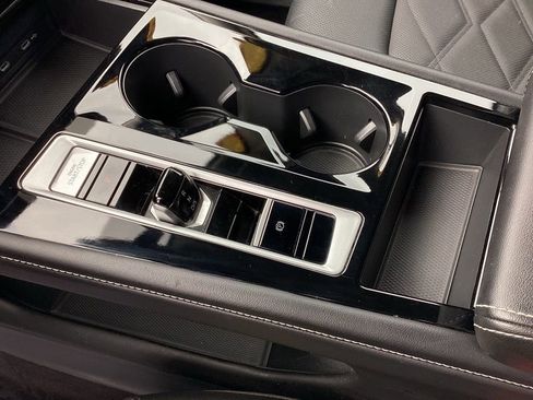 Used 2024 Volkswagen Atlas SE image 29