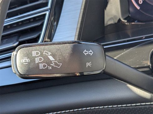 Used 2025 Volkswagen Atlas Cross Sport SE image 28