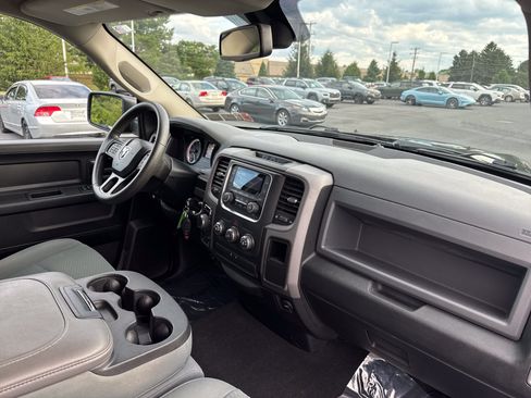 Used 2018 RAM 1500 Express AWD/4WD image 14
