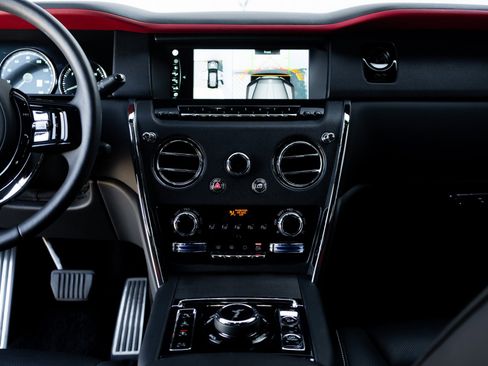 Used 2023 Rolls-Royce Cullinan image 21