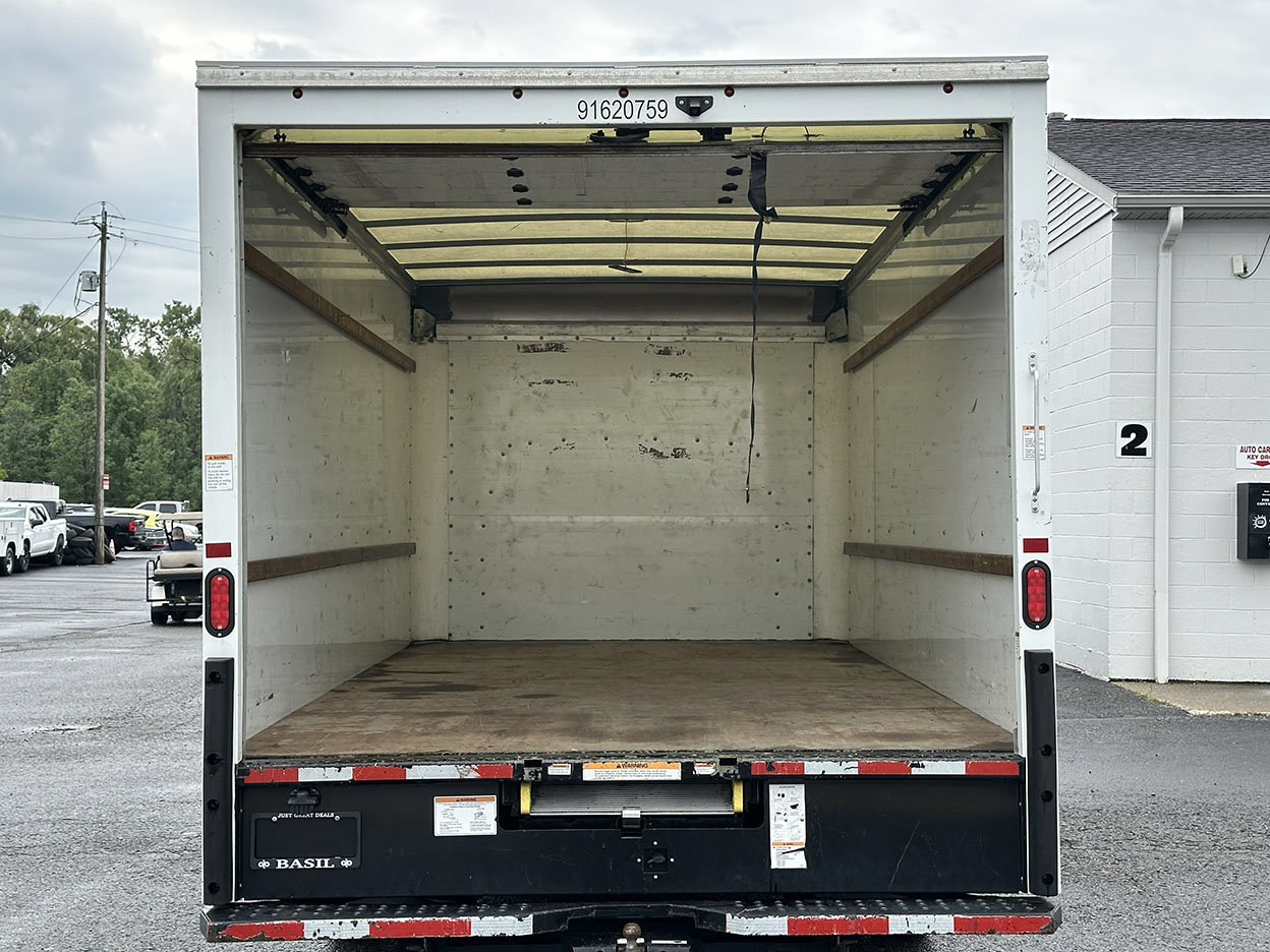 Used 2021 GMC Savana 3500 Extended w/ Power Convenience Package RWD image 12