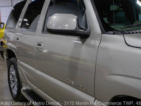 Used 2005 GMC Yukon Denali AWD/4WD image 24