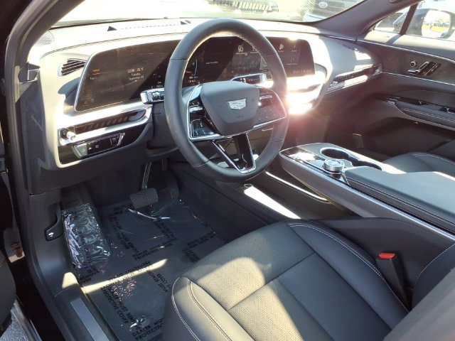 Used 2025 Cadillac Lyriq Sport AWD/4WD image 3