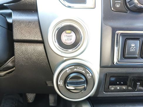 Used 2017 Nissan Titan SV AWD/4WD image 30