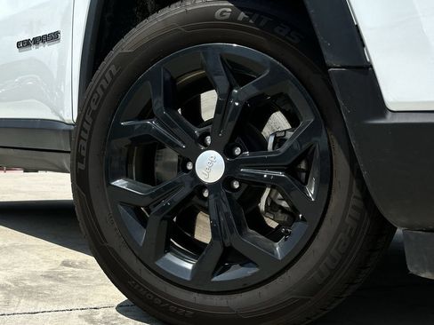 Used 2024 Jeep Compass Latitude AWD/4WD image 11