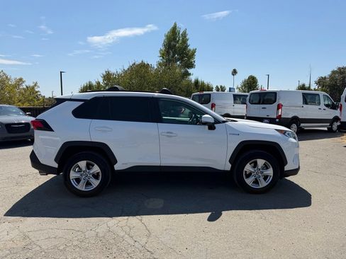 Used 2020 Toyota RAV4 XLE w/ Convenience Package AWD/4WD image 6