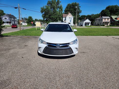 Used 2015 Toyota Camry LE FWD image 3