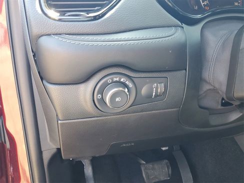 Used 2022 Dodge Durango GT image 17