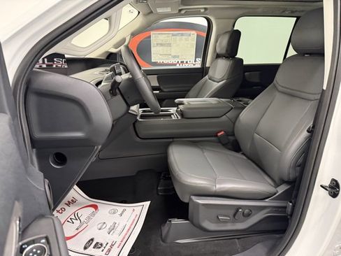 New 2025 Ford Expedition Active image 11