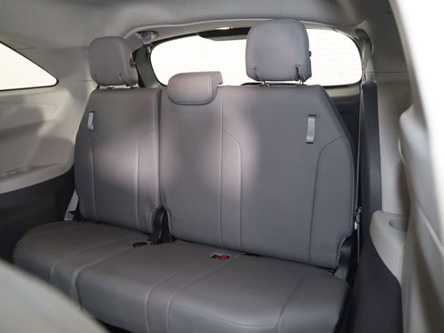 Used 2021 Toyota Sienna XLE FWD image 49