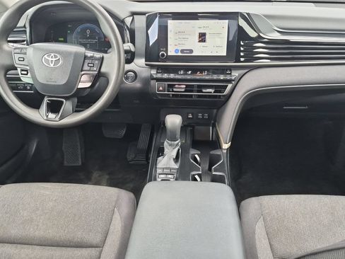 Used 2025 Toyota Camry LE FWD image 13