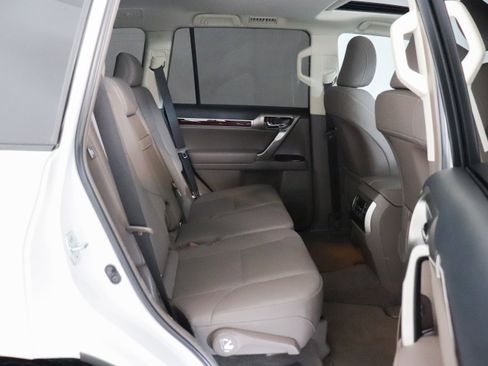 Used 2019 Lexus GX 460 image 23