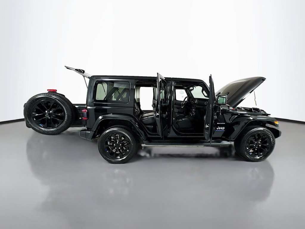 Used 2023 Jeep Wrangler Unlimited Sahara w/ Cold Weather Group AWD/4WD image 29