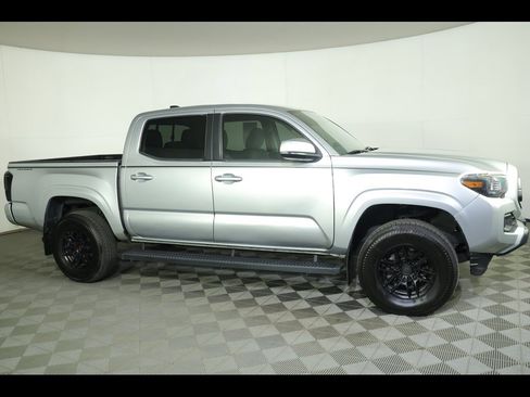 Used 2022 Toyota Tacoma SR image 6