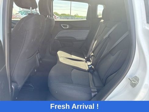 Used 2023 Jeep Compass Sport image 3