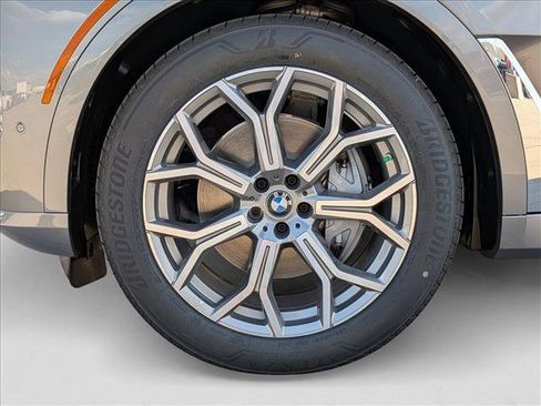 Used 2026 BMW X7 xDrive40i w/ Premium Package image 10