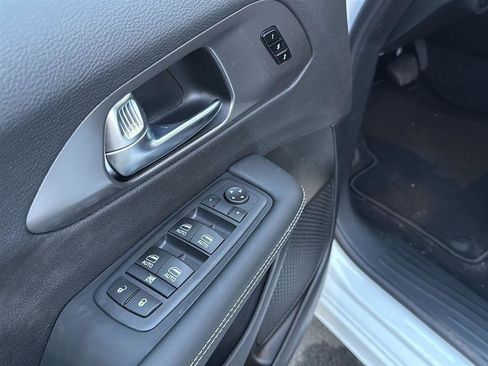 New 2026 Chrysler Pacifica Select image 15