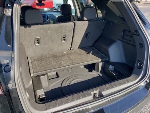 Used 2022 Chevrolet Equinox LT w/ Driver Convenience Package image 11