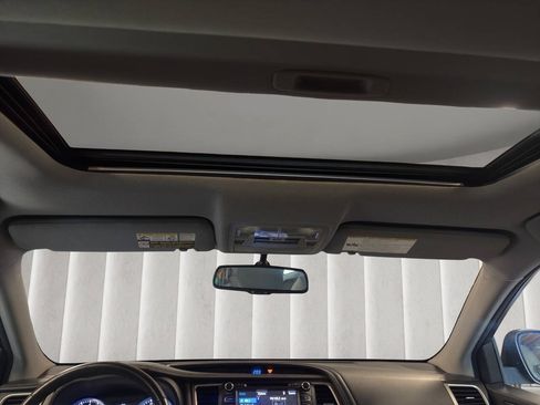 Used 2015 Toyota Highlander Limited AWD/4WD image 18