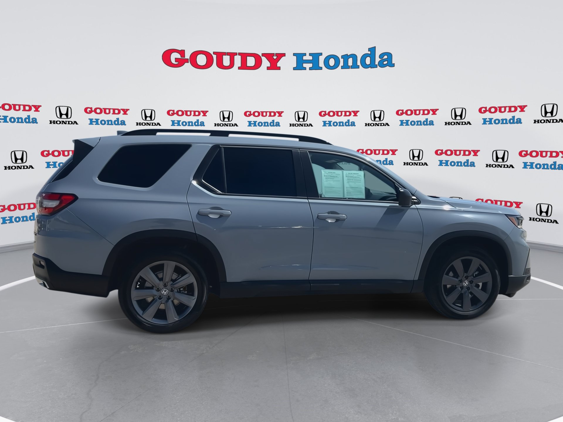 Certified 2025 Honda Pilot Sport image 9